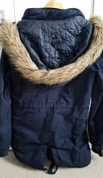 Beautiful Parka for women - Picture 2 of 5